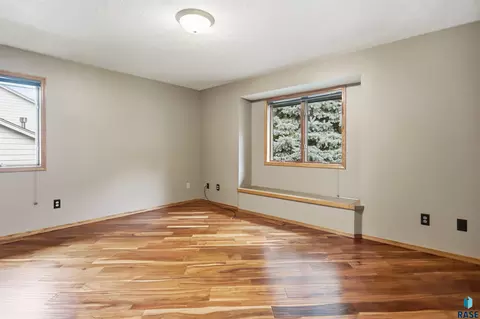 Bedroom - 2700 E 33rd St, Sioux Falls, SD 57103 photo 2 of 3