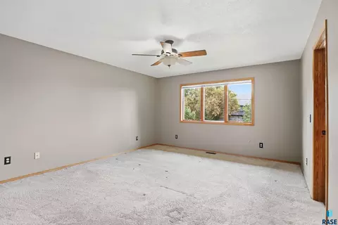 Bedroom - 2700 E 33rd St, Sioux Falls, SD 57103 photo 1 of 3