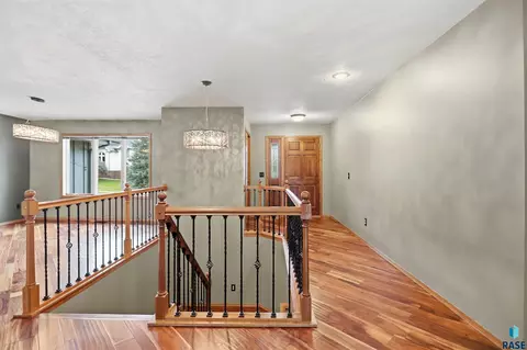 Entry Way - 2700 E 33rd St, Sioux Falls, SD 57103 photo 1 of 1