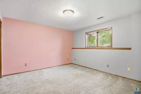 Bedroom - 2700 E 33rd St, Sioux Falls, SD 57103 photo 3 of 3