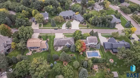 View/Area - 2700 E 33rd St, Sioux Falls, SD 57103 photo 1 of 3