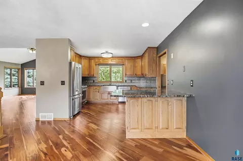 Kitchen - 2700 E 33rd St, Sioux Falls, SD 57103 photo 2 of 3