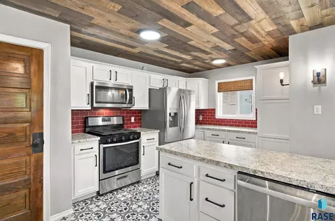 Kitchen - 404 E 5th St, Dell Rapids, SD 57022 photo 3 of 4