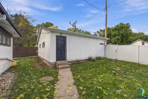 Exterior - 404 E 5th St, Dell Rapids, SD 57022 photo 4 of 6