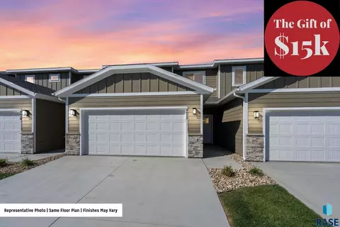 4614 E Whisper Ridge Pl, Sioux Falls, SD 57108