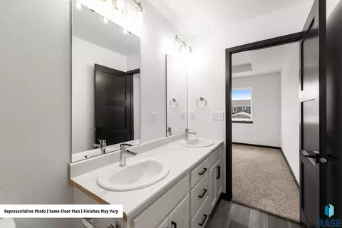 Bath - 4616 E Whisper Ridge Pl, Sioux Falls, SD 57108 photo 5 of 7
