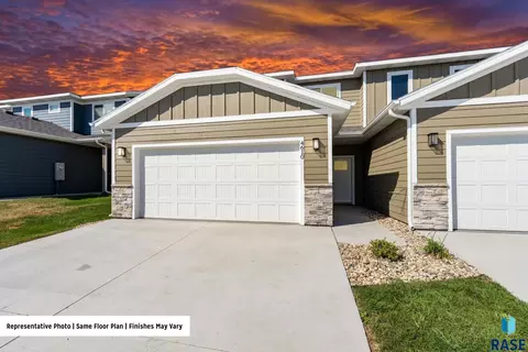4616 E Whisper Ridge Pl, Sioux Falls, SD 57108