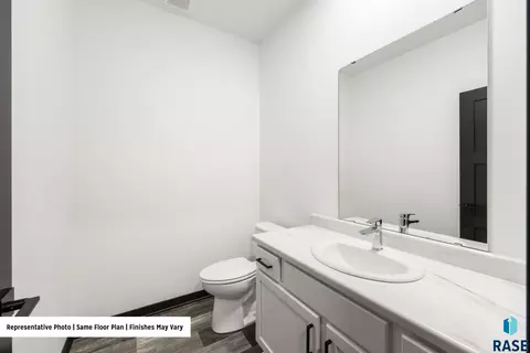 Bath - 4616 E Whisper Ridge Pl, Sioux Falls, SD 57108 photo 2 of 7