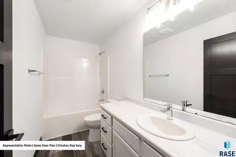 Bath - 4616 E Whisper Ridge Pl, Sioux Falls, SD 57108 photo 6 of 7