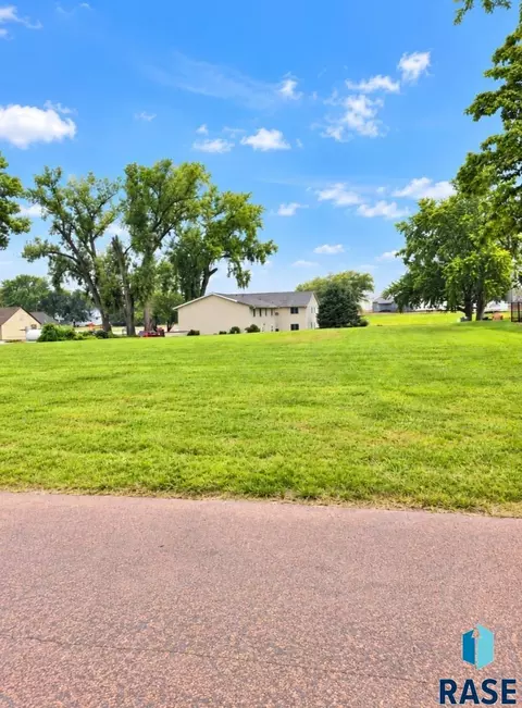 103 N Nora St, Viborg, SD 57070