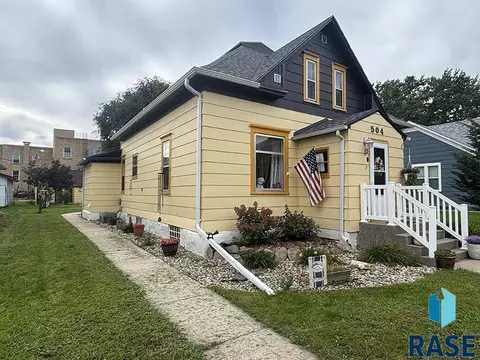 504 W Ash St, Parkston, SD 57366