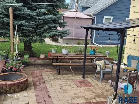Exterior - 504 W Ash St, Parkston, SD 57366 photo 5 of 6