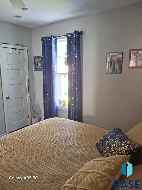 Bedroom - 504 W Ash St, Parkston, SD 57366 photo 2 of 7