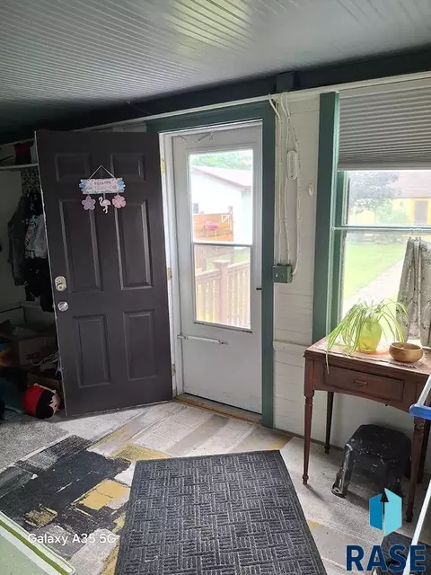 Exterior - 504 W Ash St, Parkston, SD 57366 photo 6 of 6