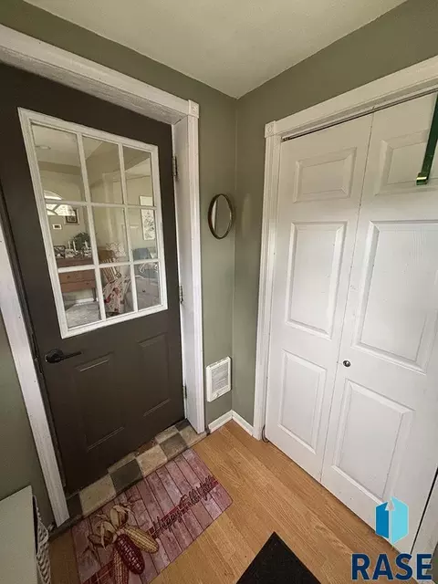 Entry Way - 504 W Ash St, Parkston, SD 57366 photo 3 of 3