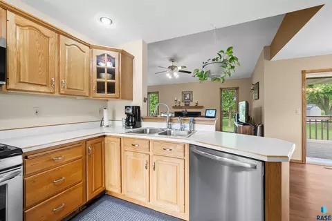 Kitchen - 25788 Packard Ln, Renner, SD 57055 photo 6 of 7