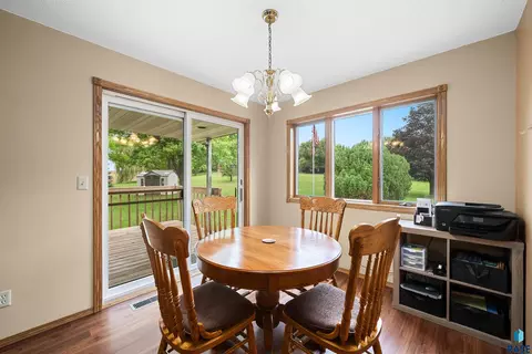 Dining - 25788 Packard Ln, Renner, SD 57055 photo 3 of 4