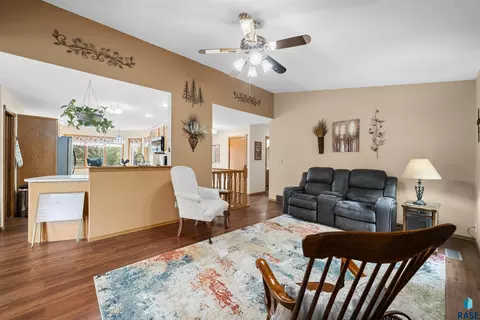 Living - 25788 Packard Ln, Renner, SD 57055 photo 3 of 4
