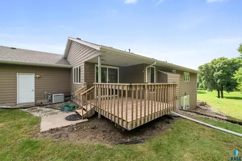 Exterior - 25788 Packard Ln, Renner, SD 57055 photo 5 of 14