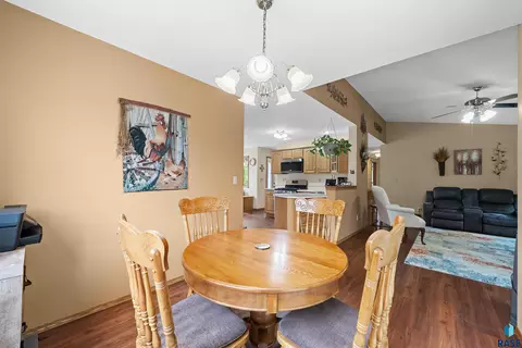 Dining - 25788 Packard Ln, Renner, SD 57055 photo 4 of 4