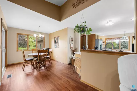 Dining - 25788 Packard Ln, Renner, SD 57055 photo 2 of 4