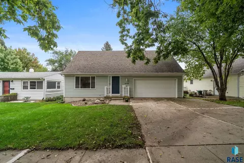 2112 S Holly Ave, Sioux Falls, SD 57105