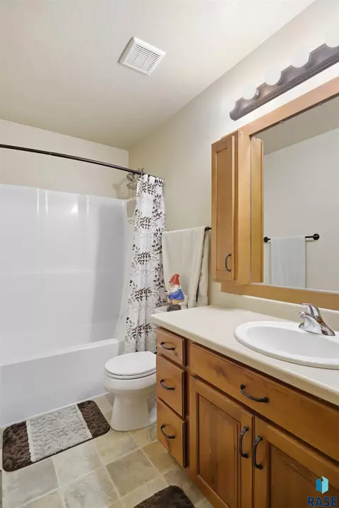 Bath - 430 N Jenny Ave, Tea, SD 57064 photo 1 of 2