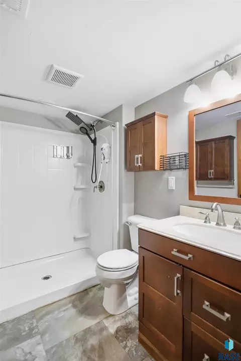 Bath - 430 N Jenny Ave, Tea, SD 57064 photo 2 of 2