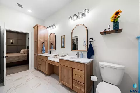 Bath - 25641 Sherdean Trl, Renner, SD 57055 photo 1 of 4