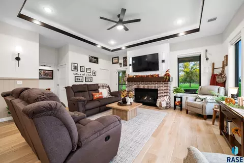 Living - 25641 Sherdean Trl, Renner, SD 57055 photo 4 of 6