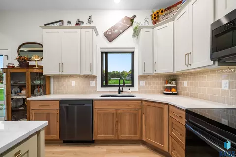Kitchen - 25641 Sherdean Trl, Renner, SD 57055 photo 2 of 4