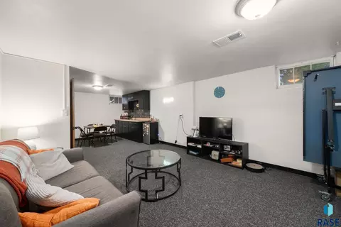 Living - 112 E 41st St, Sioux Falls, SD 57105 photo 4 of 4
