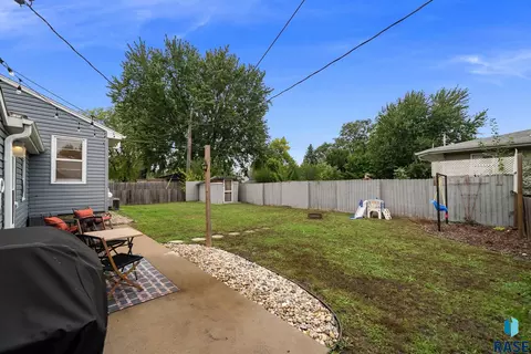 Exterior - 112 E 41st St, Sioux Falls, SD 57105 photo 3 of 6