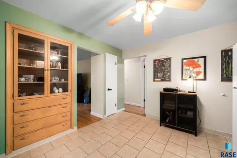 Entry Way - 112 E 41st St, Sioux Falls, SD 57105 photo 2 of 3
