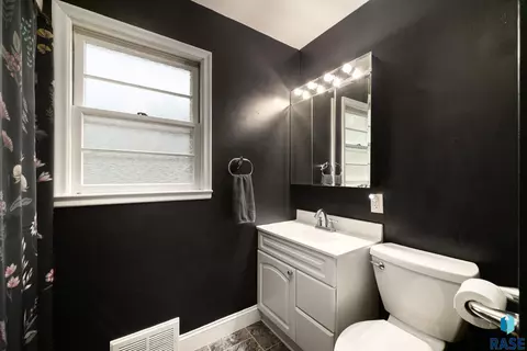 Bath - 112 E 41st St, Sioux Falls, SD 57105 photo 1 of 3