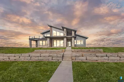 6776 Zimmermann Dr, Wentworth, SD 57075