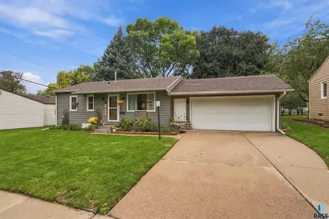 1705 S Comet Rd, Sioux Falls, SD 57103