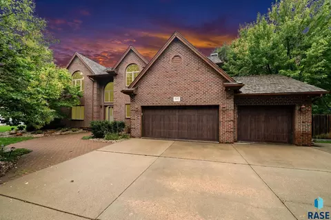 5005 Jasmine Trl, Sioux Falls, SD 57108