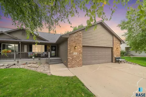 5002 S Baneberry Ave, Sioux Falls, SD 57106