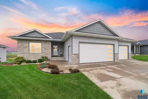 119 Central Park Ct, Harrisburg, SD 57032