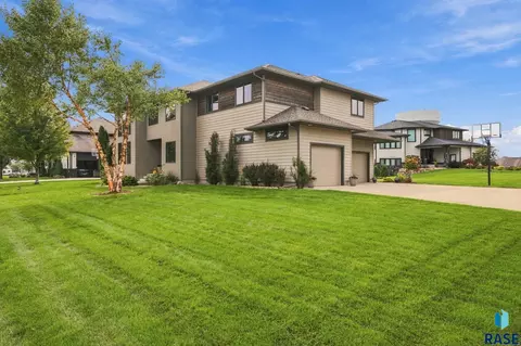 Exterior - 7601 S Ridgestone Dr, Sioux Falls, SD 57108 photo 4 of 5