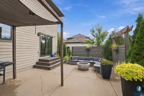 Exterior - 7601 S Ridgestone Dr, Sioux Falls, SD 57108 photo 3 of 5