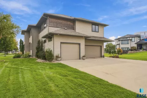 Exterior - 7601 S Ridgestone Dr, Sioux Falls, SD 57108 photo 5 of 5