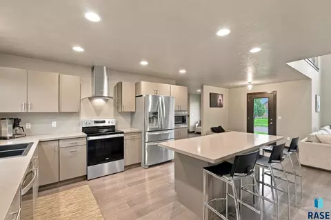 Kitchen - 7601 S Ridgestone Dr, Sioux Falls, SD 57108 photo 2 of 3