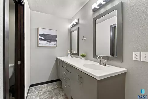 Bath - 7601 S Ridgestone Dr, Sioux Falls, SD 57108 photo 1 of 1