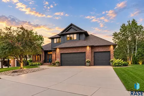 5800 S Shadow Ridge Ave, Sioux Falls, SD 57108