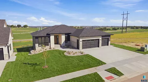 712 N Sylvan Dr, Sioux Falls, SD 57110