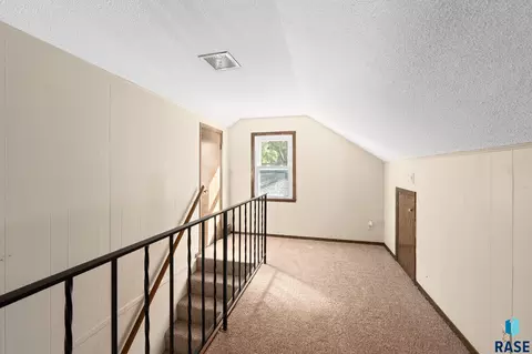 Entry Way - 3208 S Phillips Ave, Sioux Falls, SD 57105 photo 3 of 3
