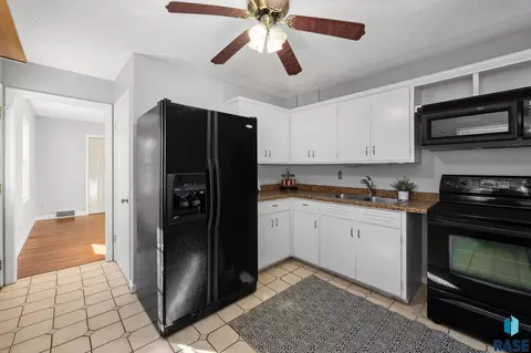 Kitchen - 3208 S Phillips Ave, Sioux Falls, SD 57105 photo 1 of 4