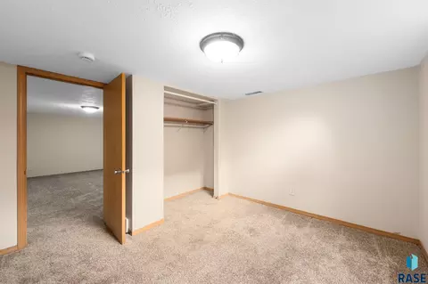 Bedroom - 3208 S Phillips Ave, Sioux Falls, SD 57105 photo 8 of 8